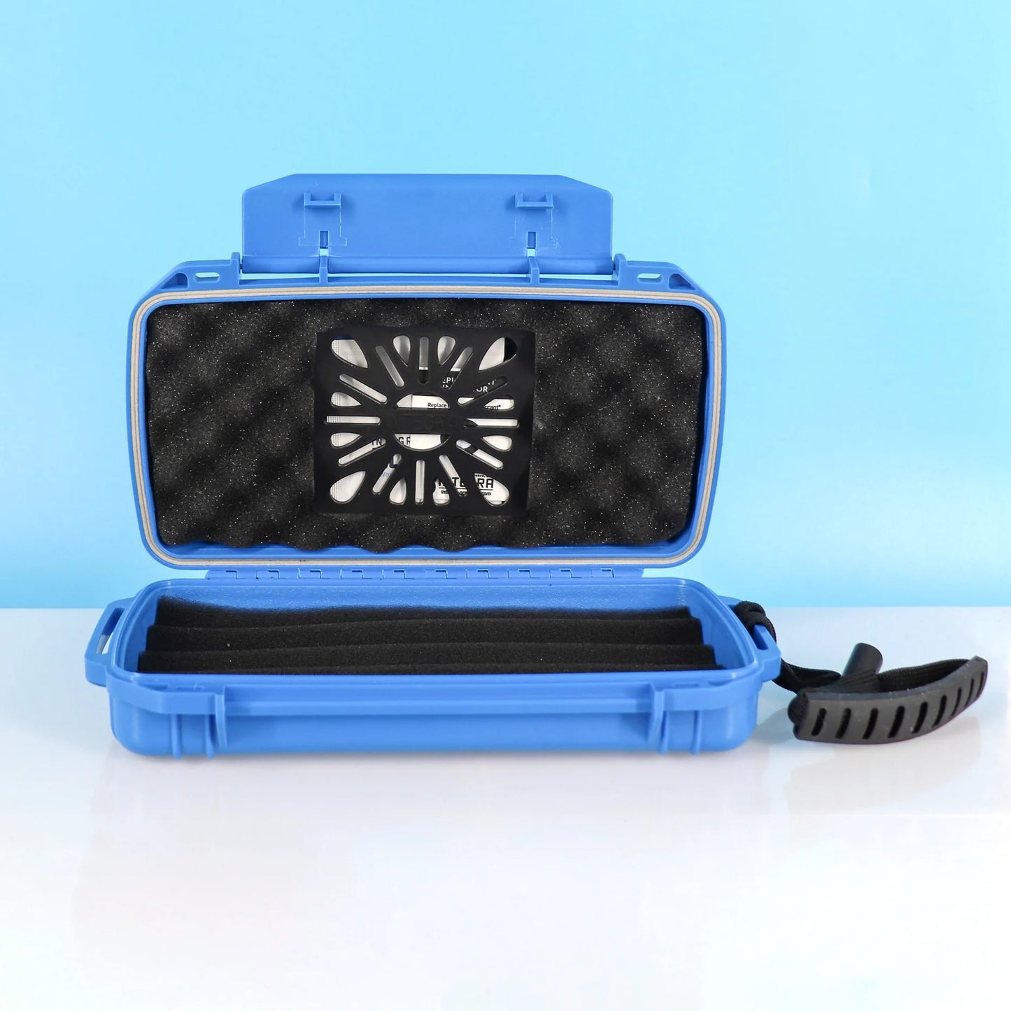 TRAVEL HUMIDOR WITH 8G 72% RH BOOST® PACK